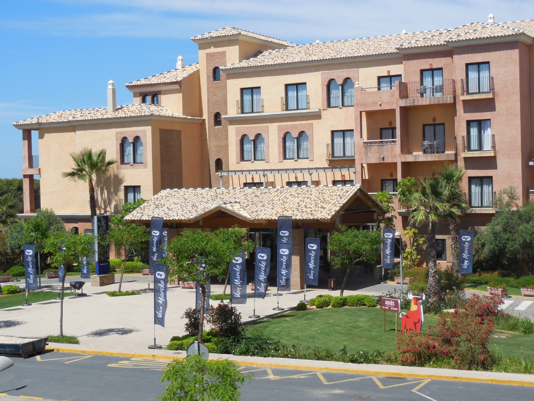 Fachada y jardines — Hotel Barceló Punta Umbría